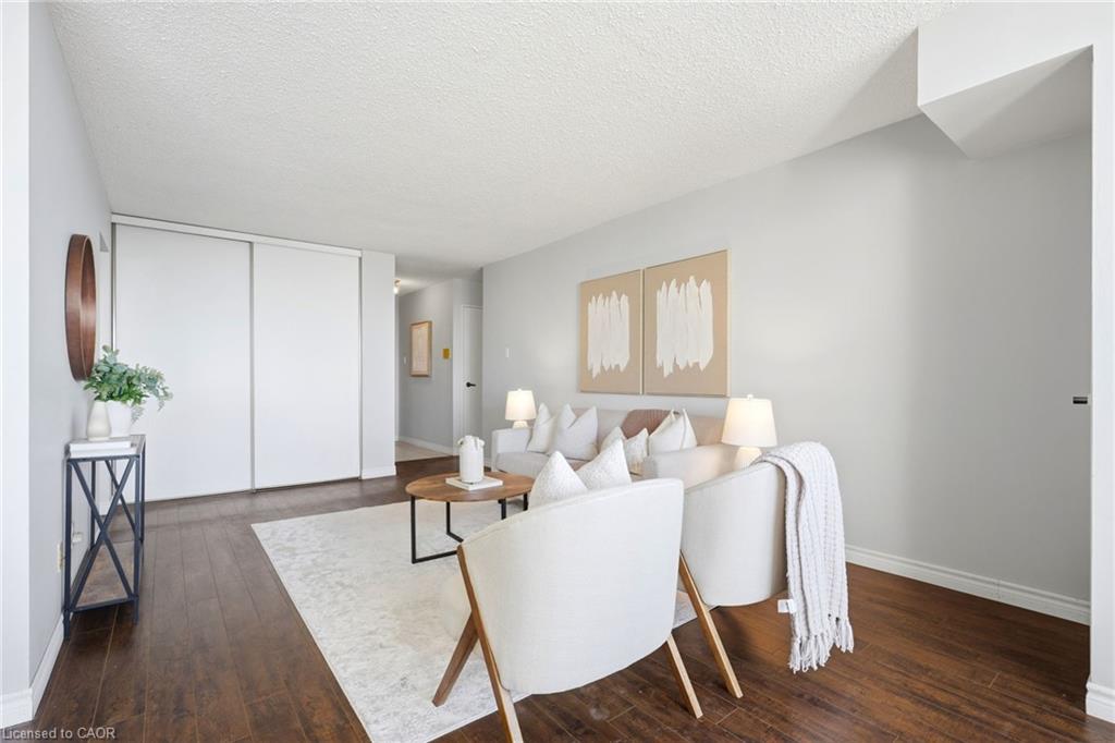 375 King Street N 708
