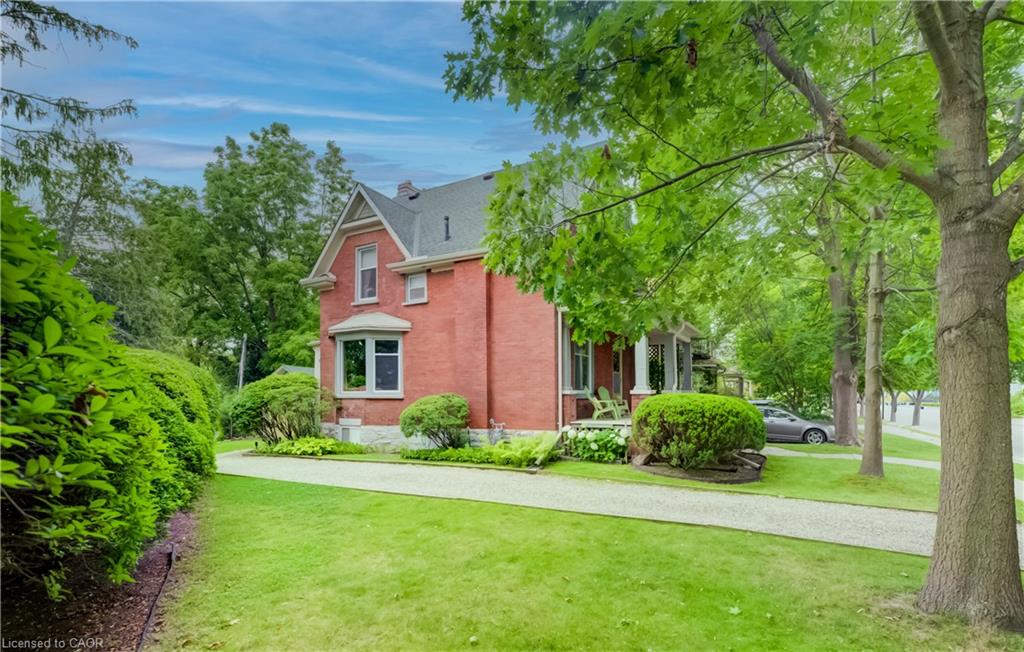46 Ellen Street W