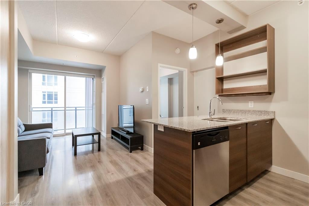 318 Spruce Street 1004