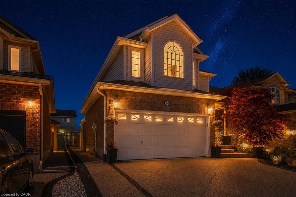 913 Copper Leaf Crescent