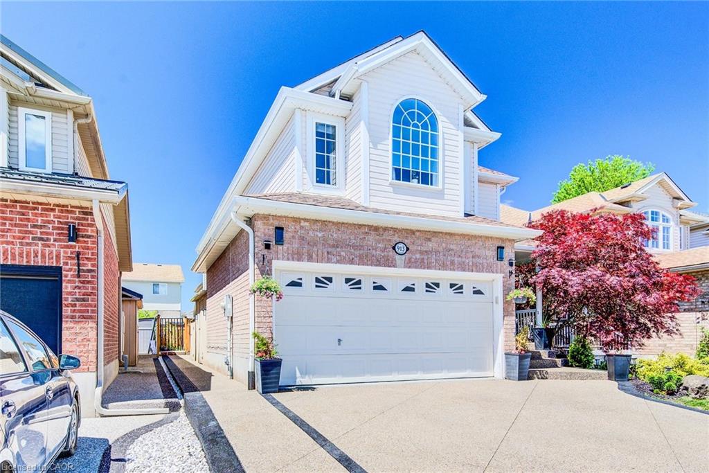913 Copper Leaf Crescent