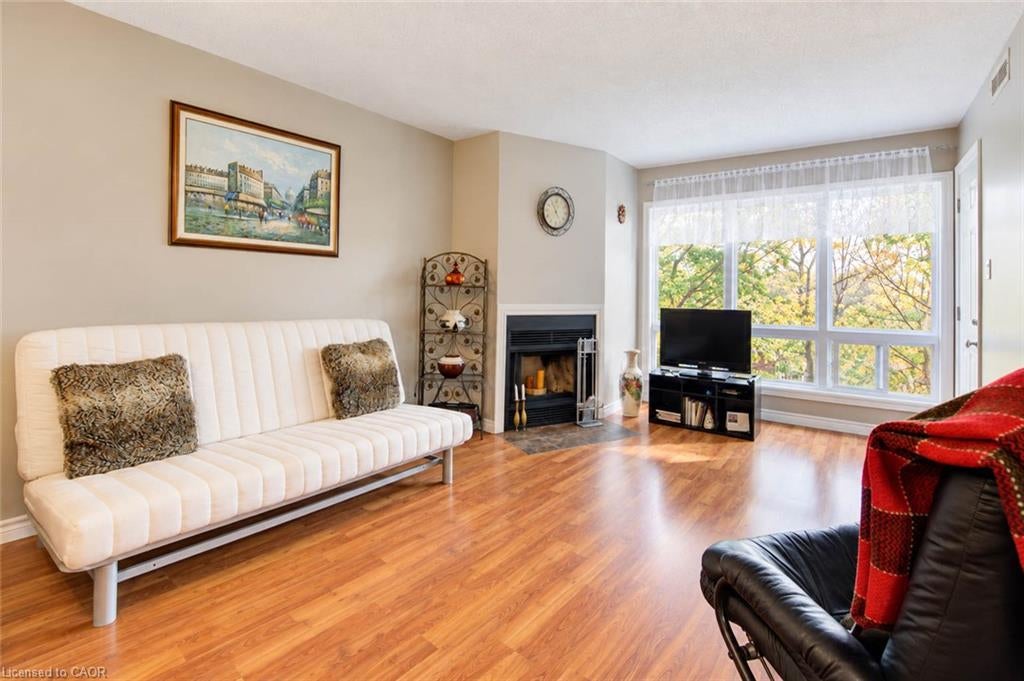 15 Hofstetter Avenue 306