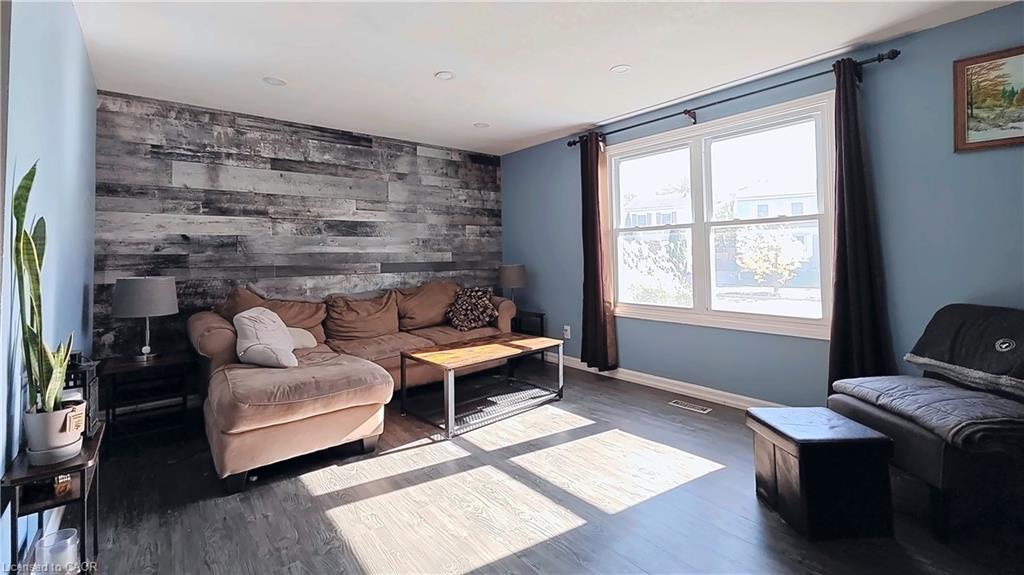 25 Timberlane Crescent