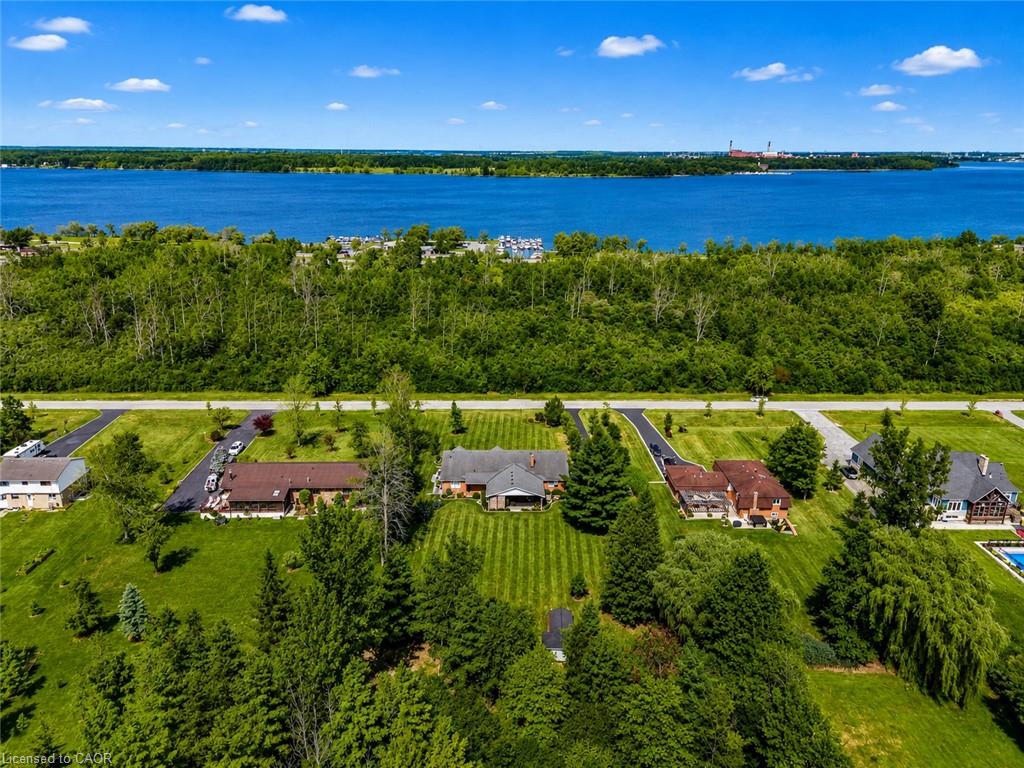 233 Cairns Crescent