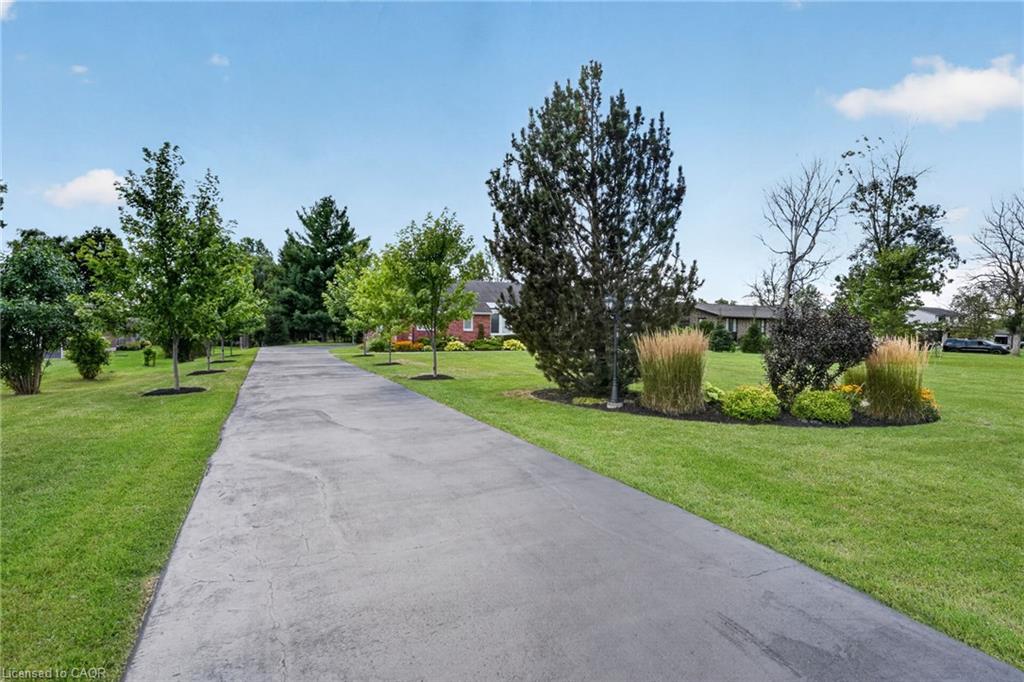 233 Cairns Crescent