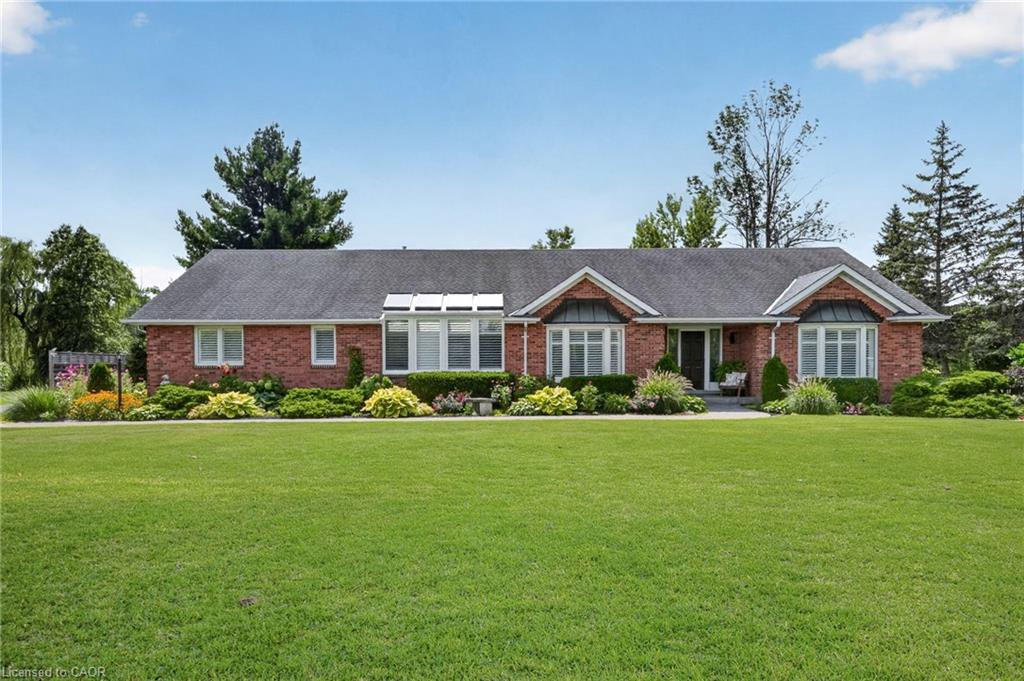 233 Cairns Crescent