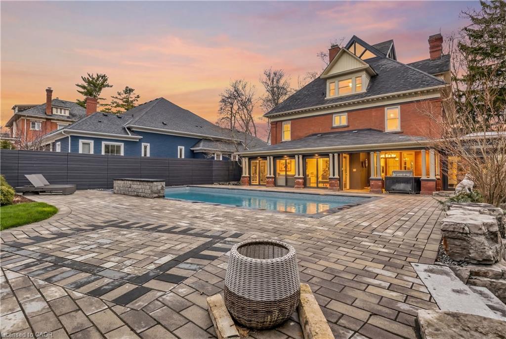 18 Brant Road N