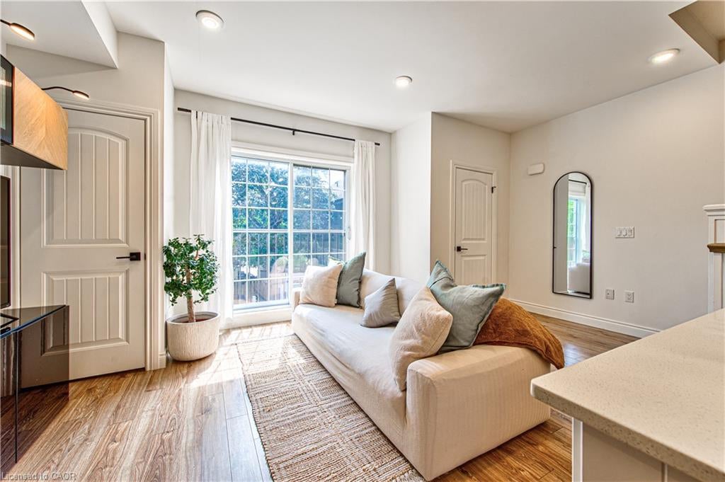 112 Union Street E B306