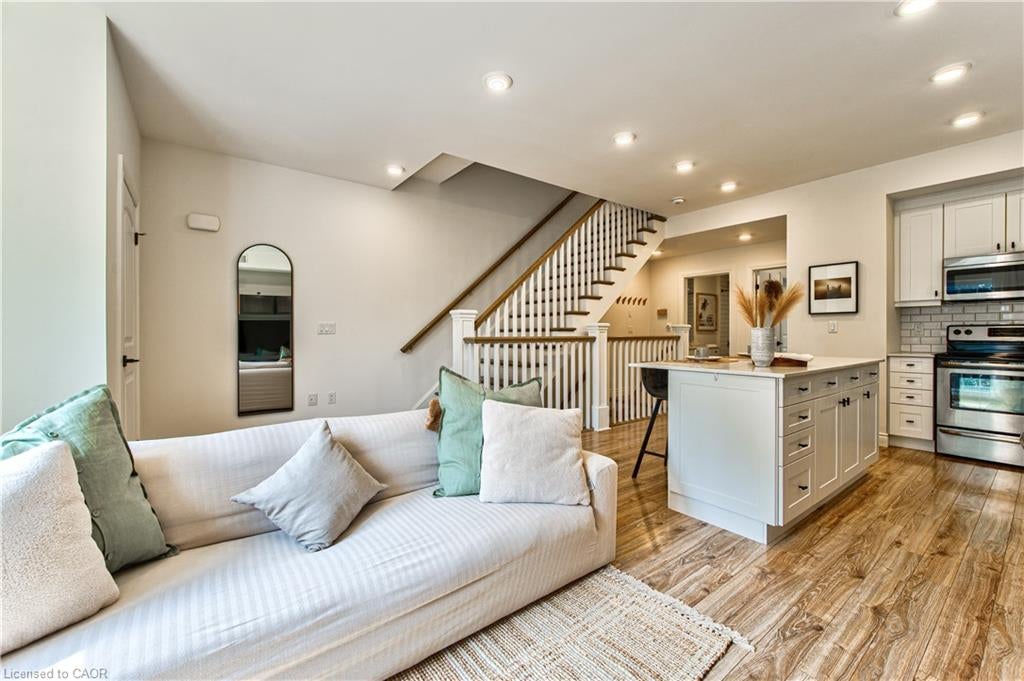 112 Union Street E B306