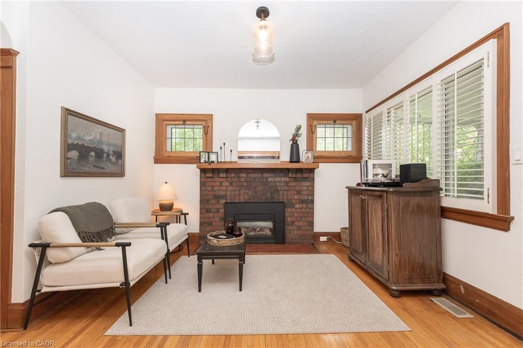 7 Pinehill Road