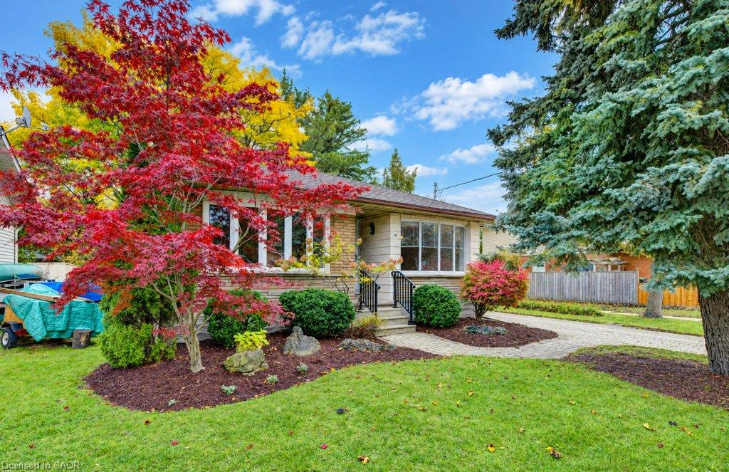 25 Applewood Avenue