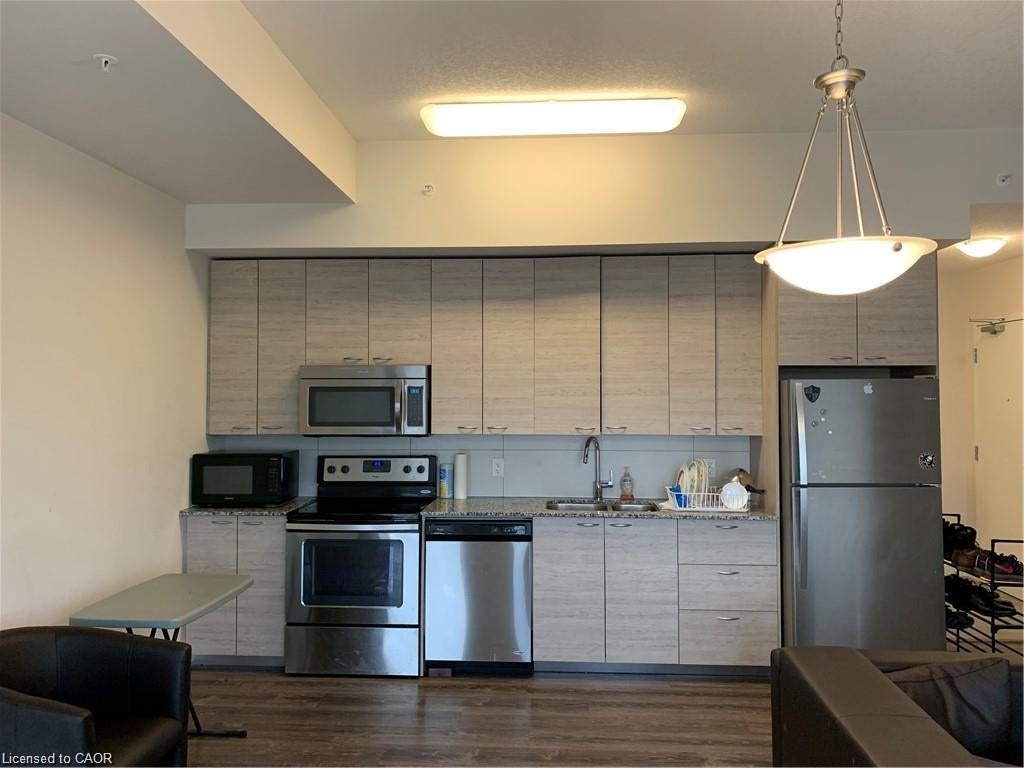 253 Albert Street 408