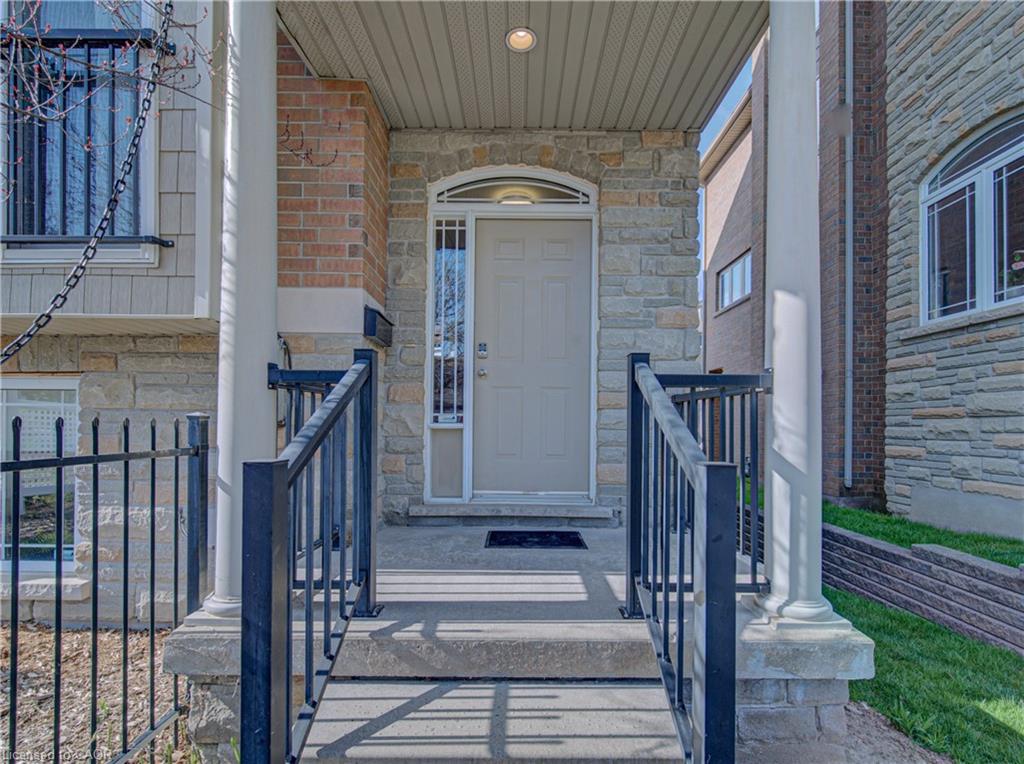 32 Bruce Street
