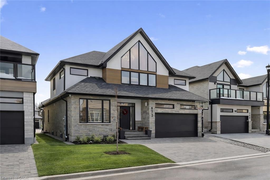 972 Stonecliffe Walk 18