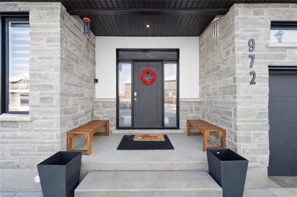 972 Stonecliffe Walk 18