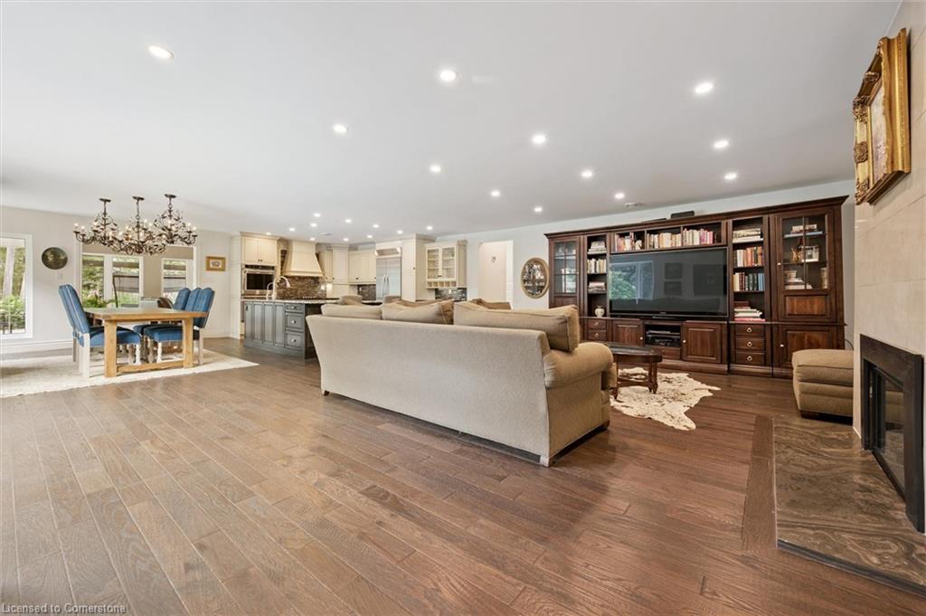 882-888 Fairway Road N
