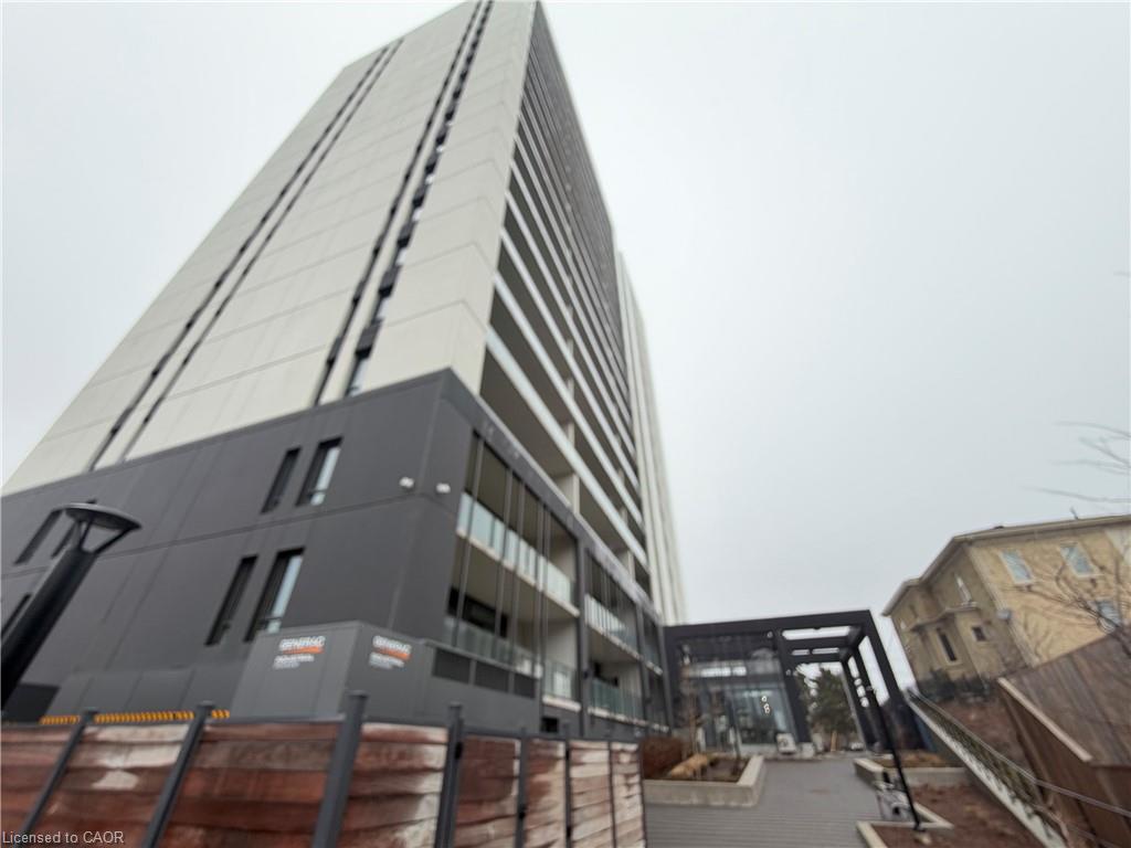 741 King Street W 301