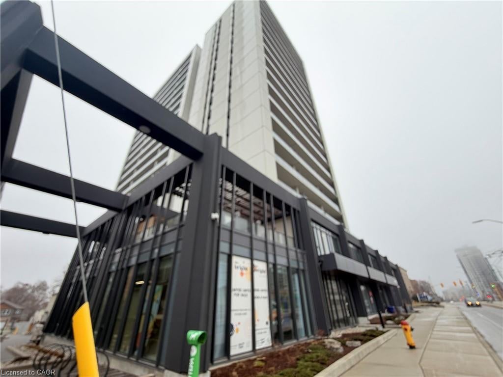 741 King Street W 301