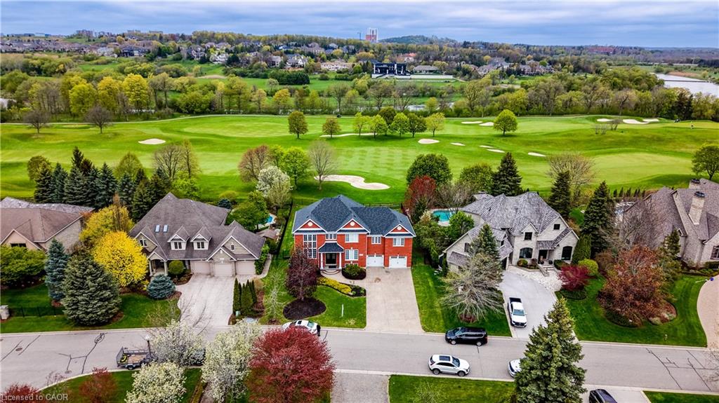 38 Deer Ridge Crescent
