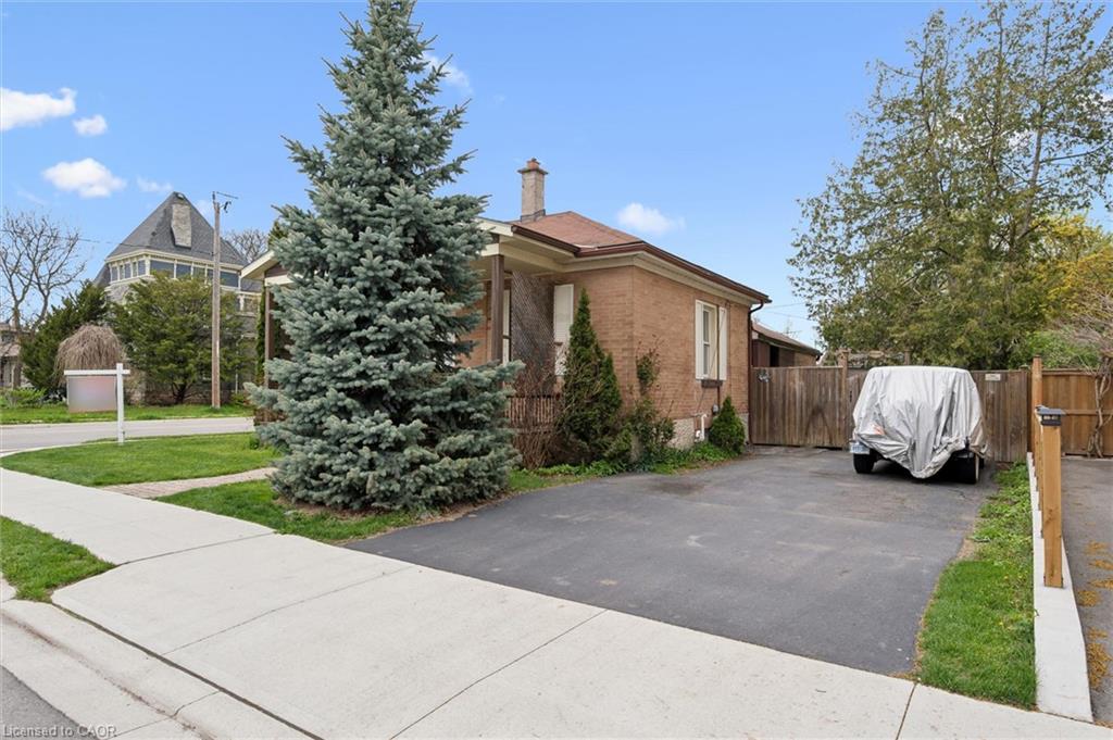 27 Roseview Avenue