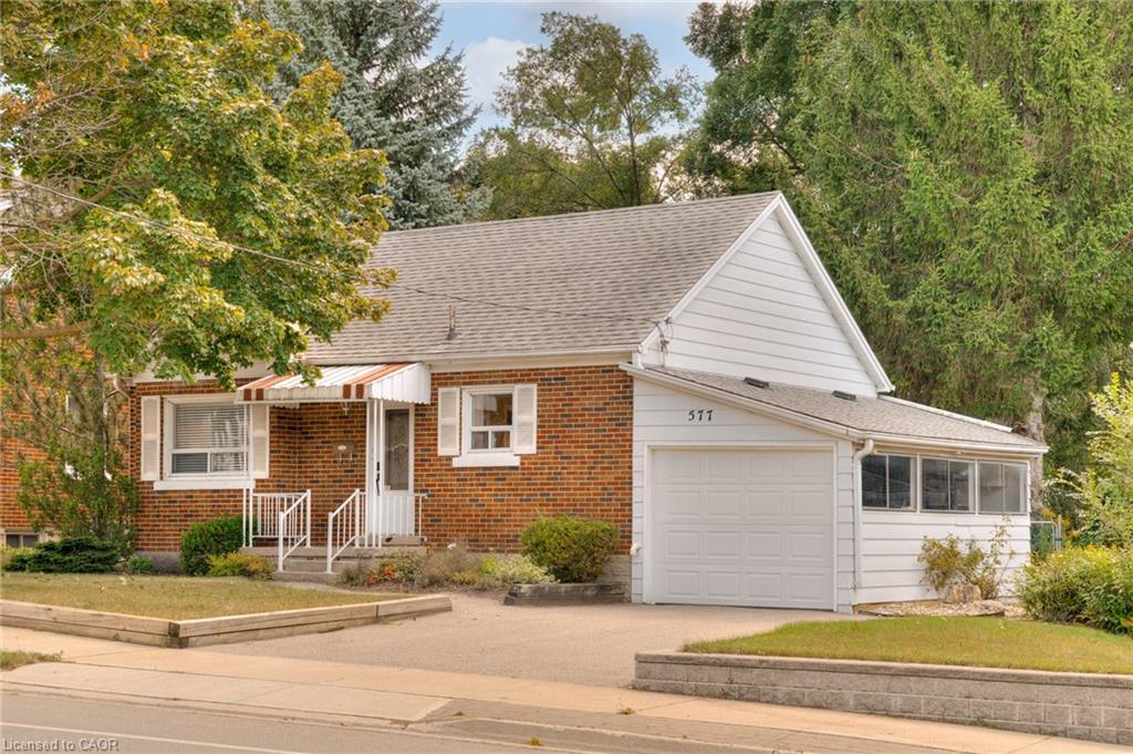 577 Stirling Avenue S