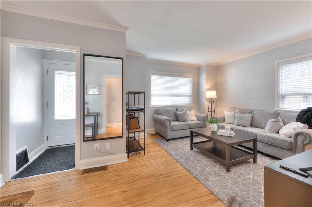 577 Stirling Avenue S