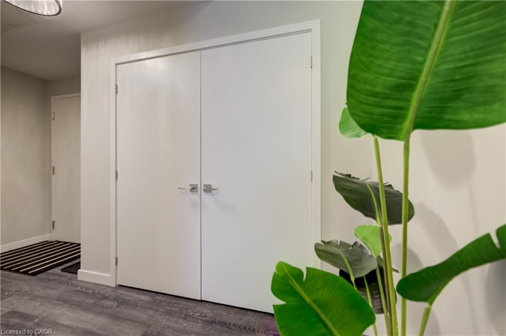 690 King Street W 112