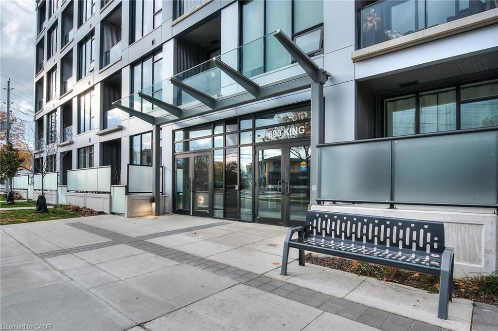 690 King Street W 112