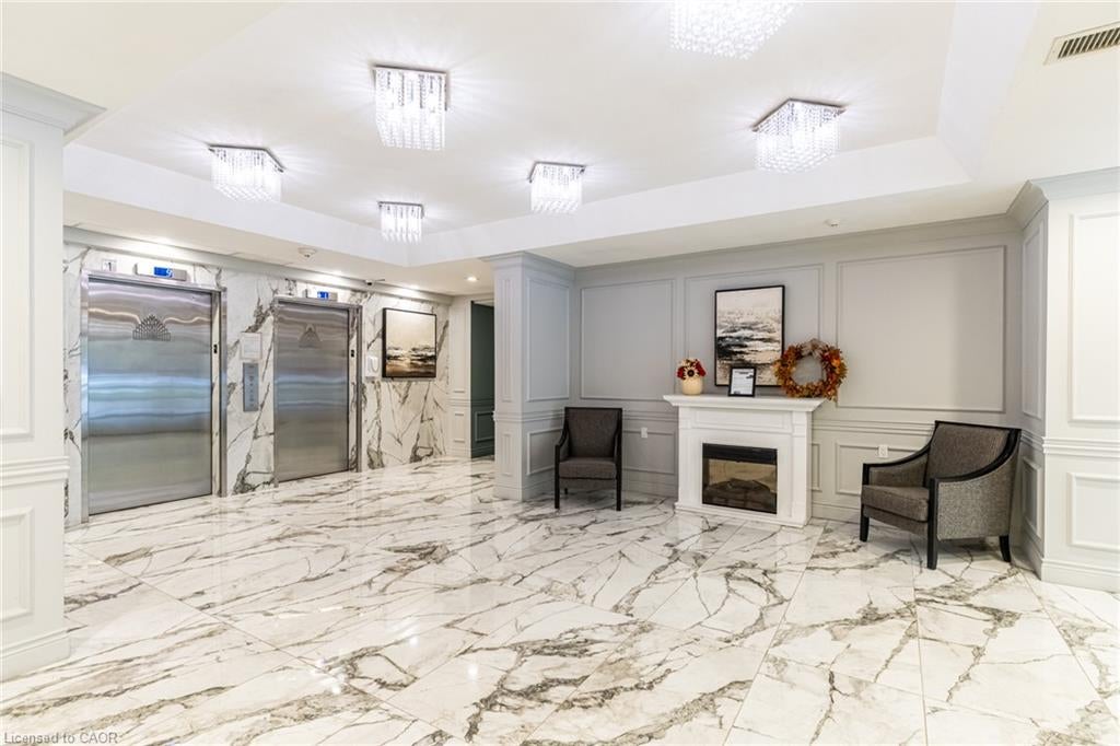 237 King Street W 909