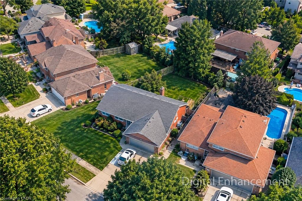 33 Woodstream Boulevard