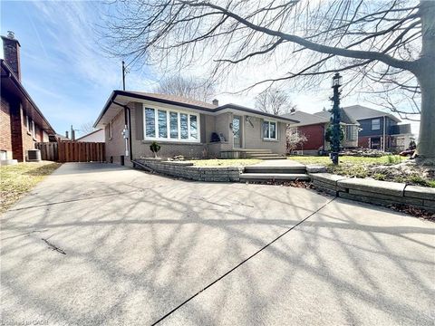 6902 Dell Avenue Niagara Falls ON L2G 4V8