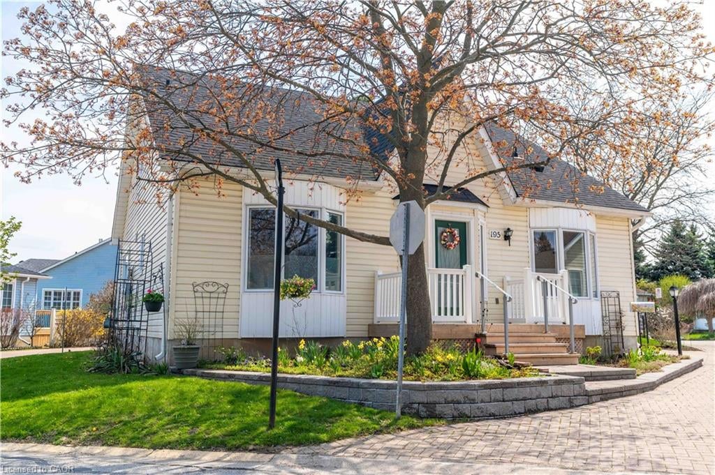 195 Silverbirch Boulevard