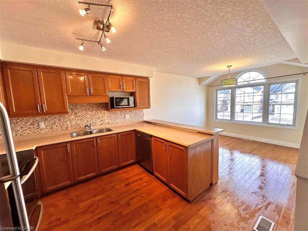 214 Snowdrop Crescent