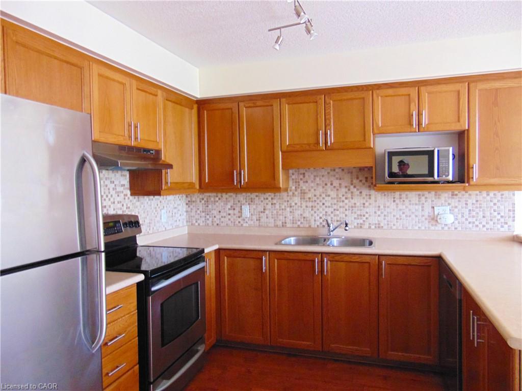 214 Snowdrop Crescent
