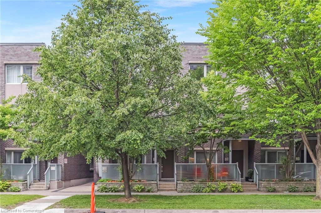 295 Village Green Square TH55
