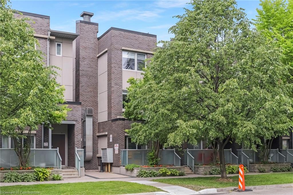 295 Village Green Square TH55