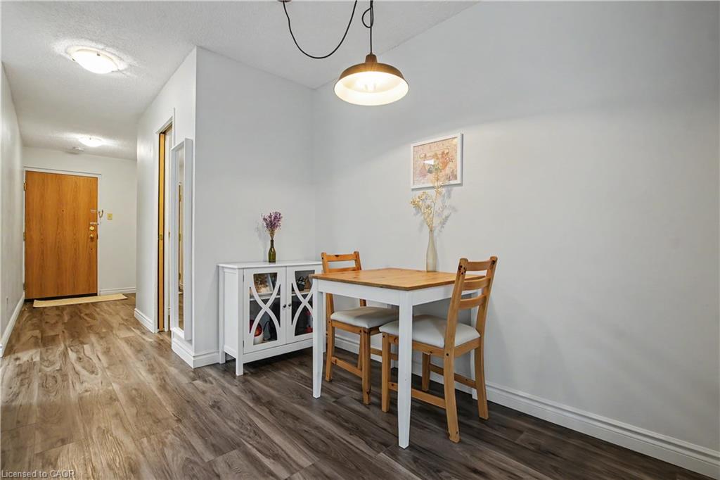 20 Ellen Street E 207