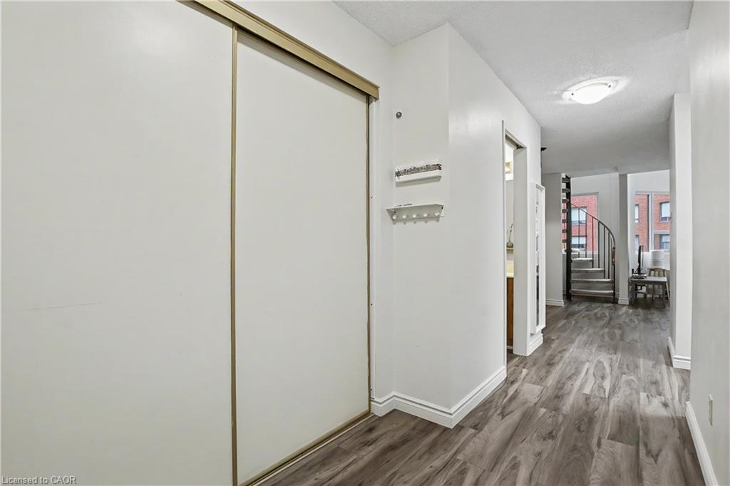 20 Ellen Street E 207