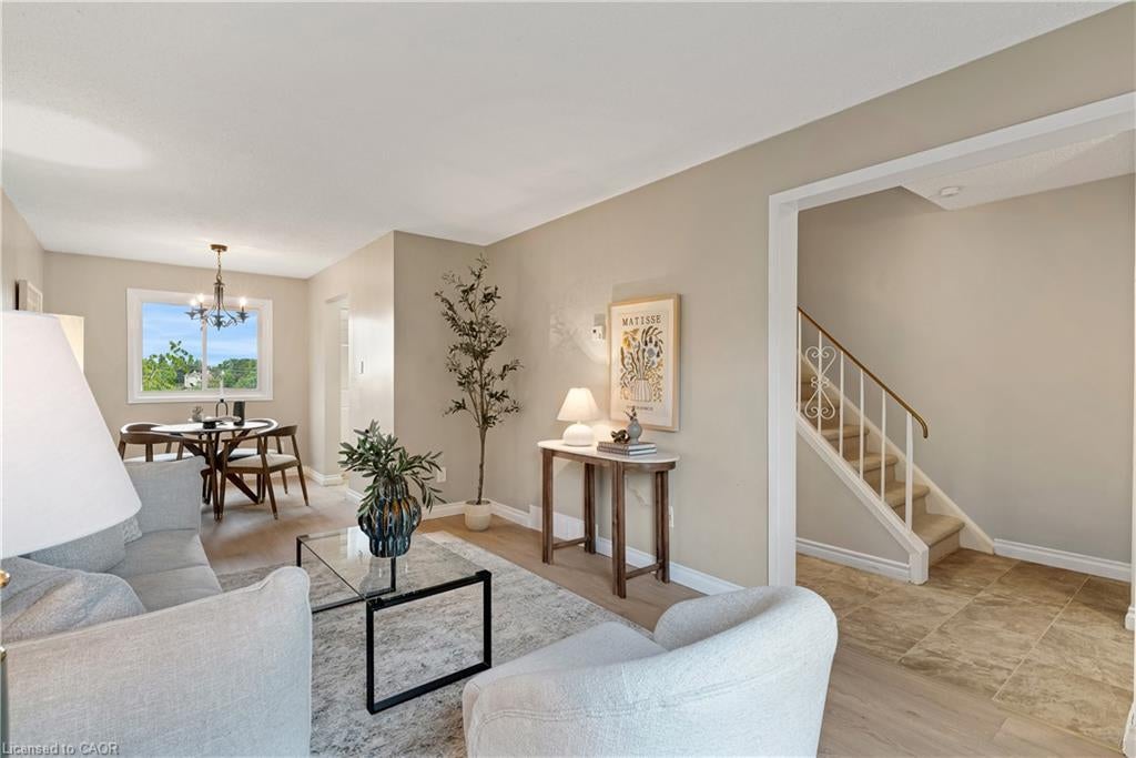 25 Upper Canada Drive 23