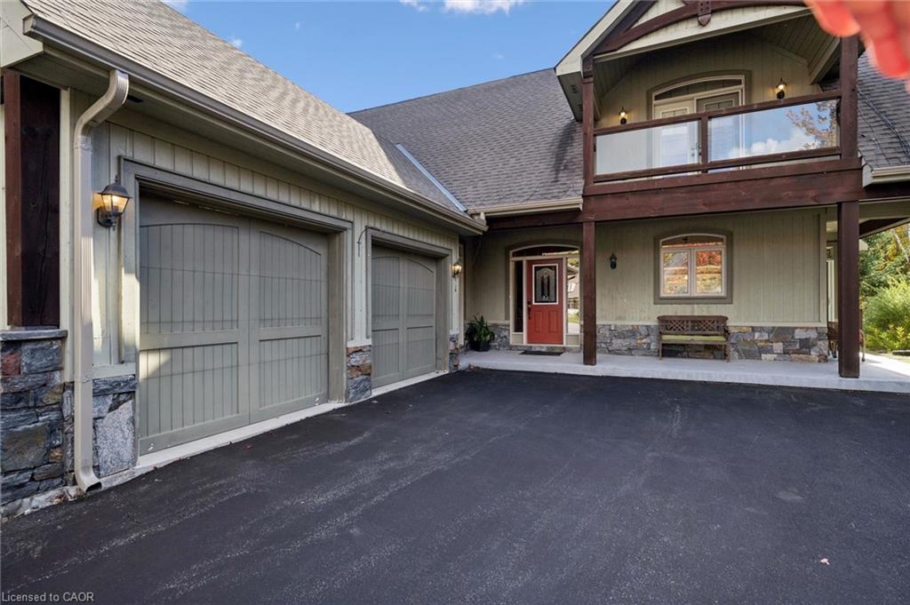 15 Breakwater Court