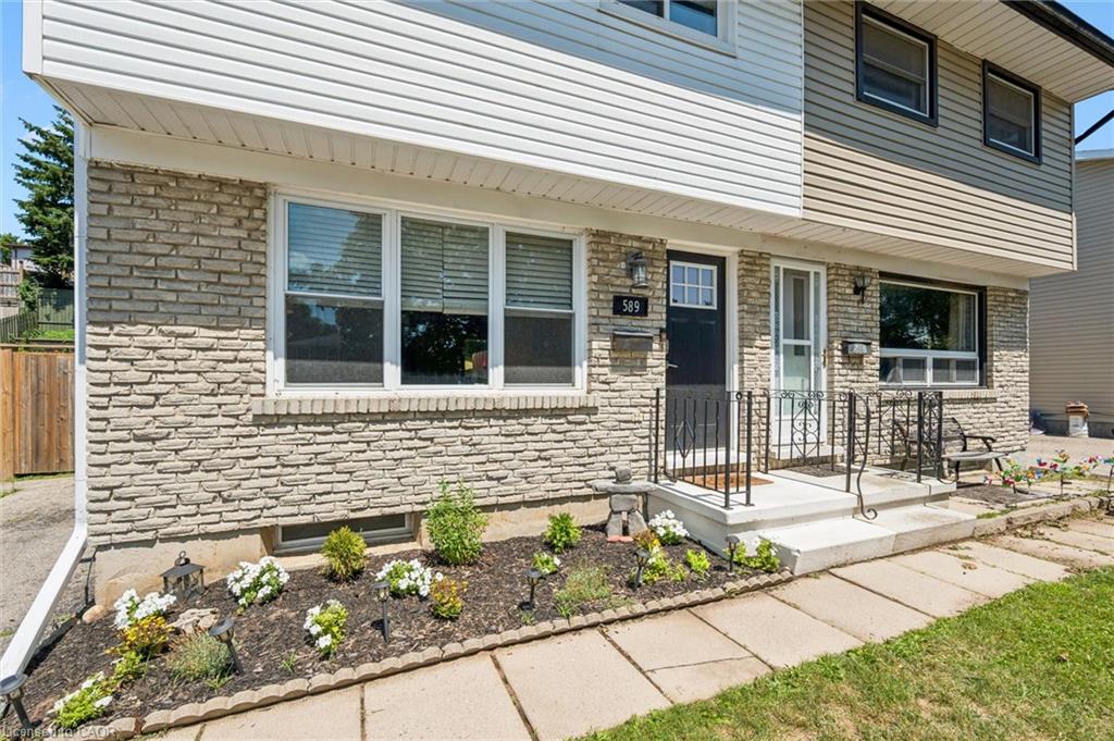 589 Elgin Street N