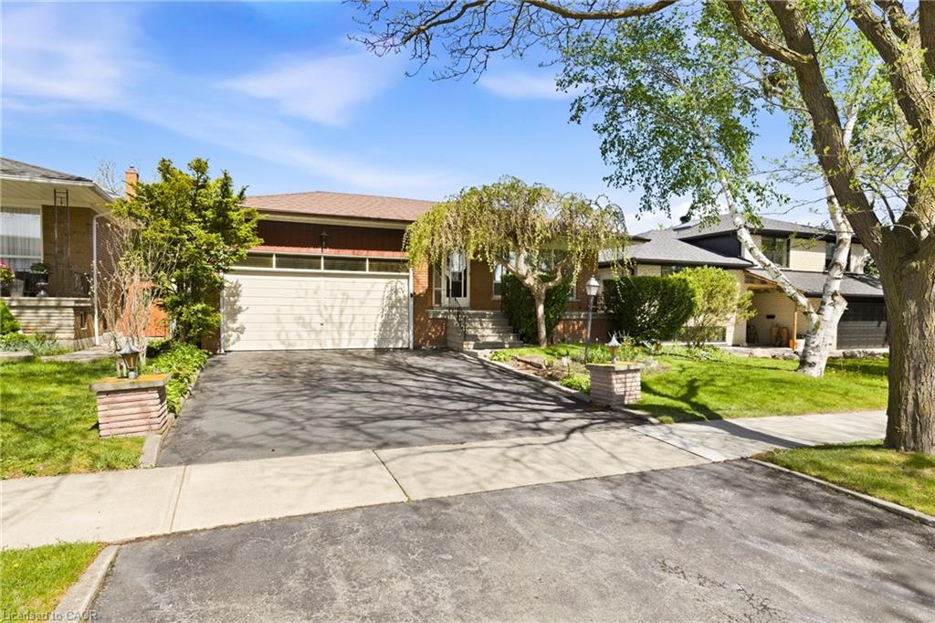 893 Hollowtree Crescent
