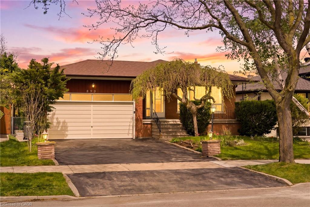 893 Hollowtree Crescent