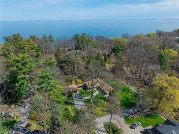 1066 Stockwell Avenue Mississauga ON L5H 1B4