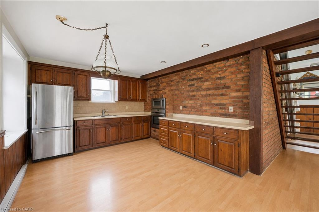36 Elgin Street E