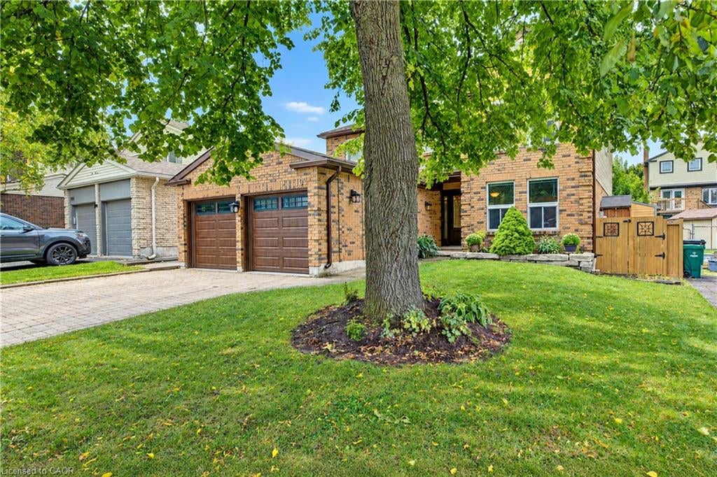 104 Deerwood Crescent