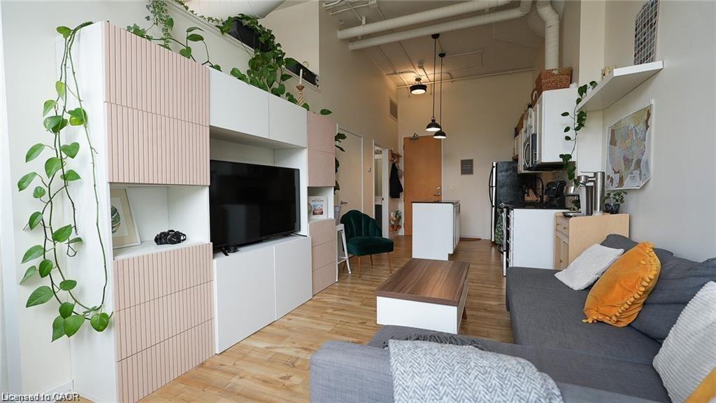 410 King Street W 226