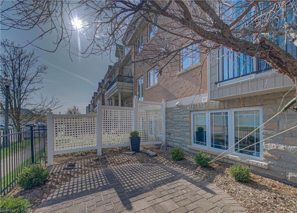 32 Bruce Street