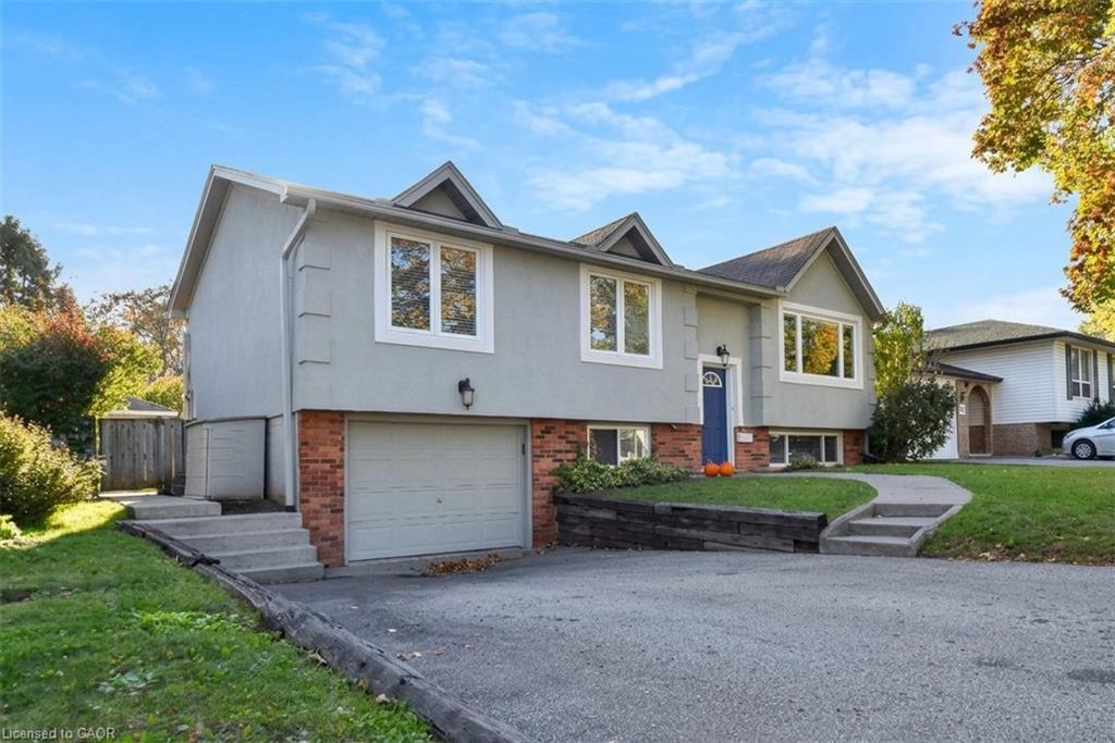 699 Castleguard Crescent