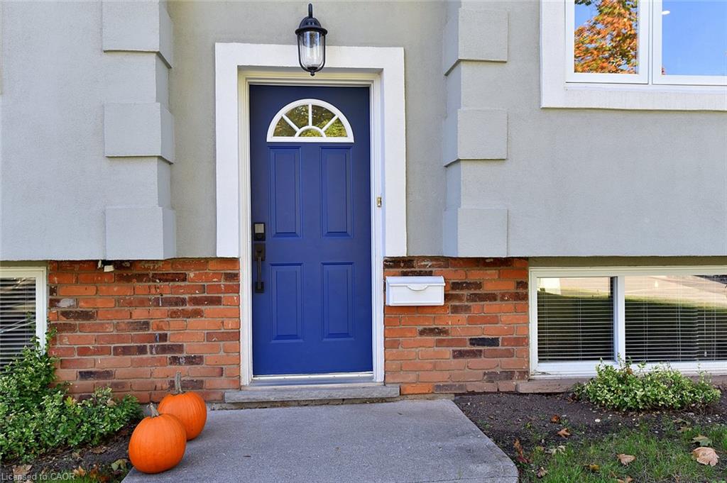 699 Castleguard Crescent